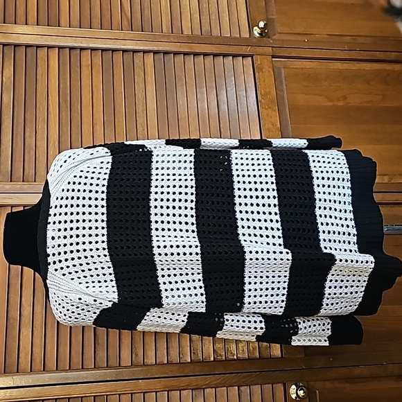a.n.a a new approach white black color block lose knit sweater Plus 1X - Picture 5 of 7